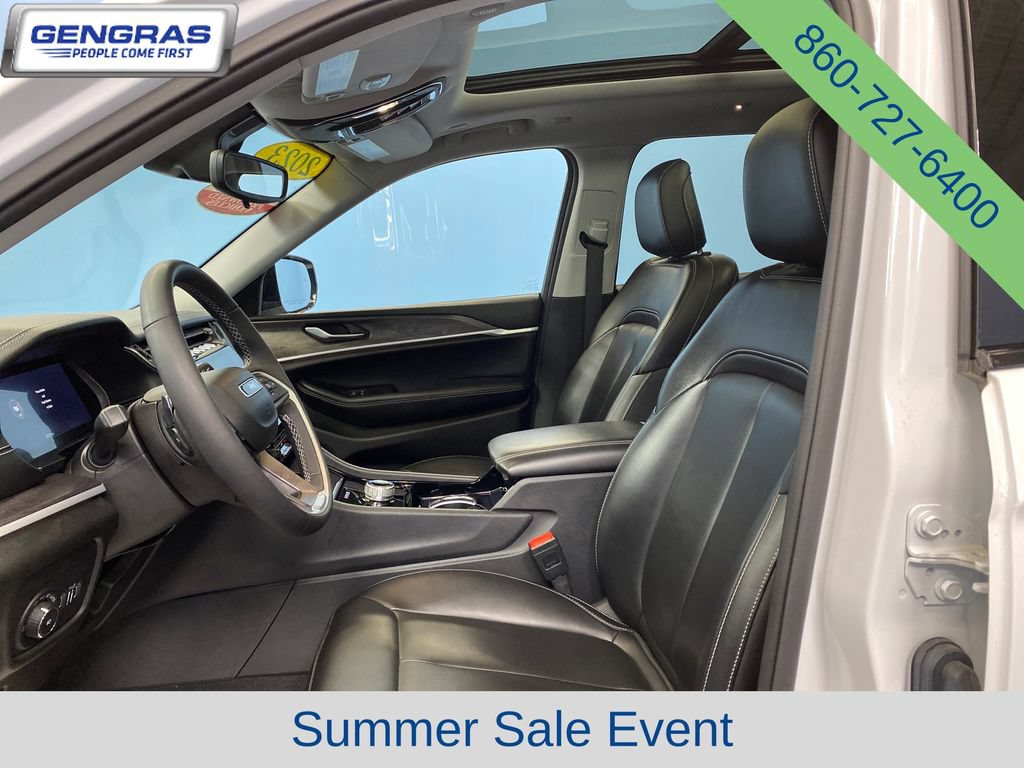 Used 2023 Jeep Grand Cherokee L Limited AWD/4WD image 9