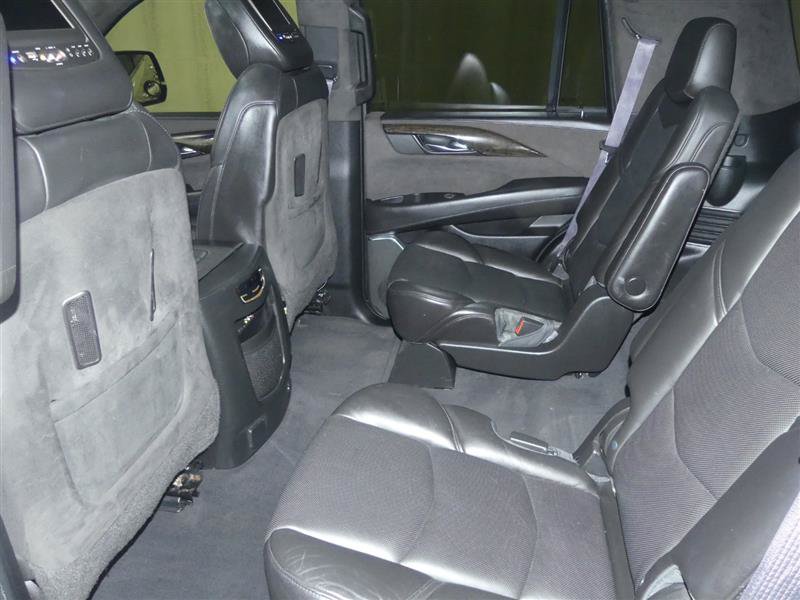 Used 2015 Cadillac Escalade Platinum AWD/4WD image 6