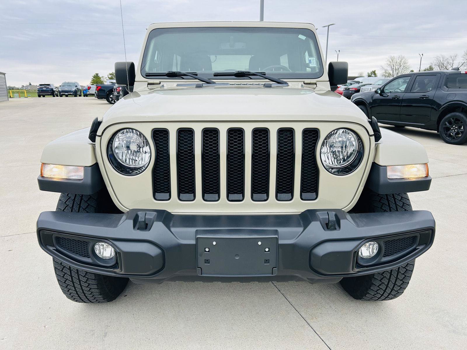 Used 2022 Jeep Wrangler Unlimited Sahara AWD/4WD image 28