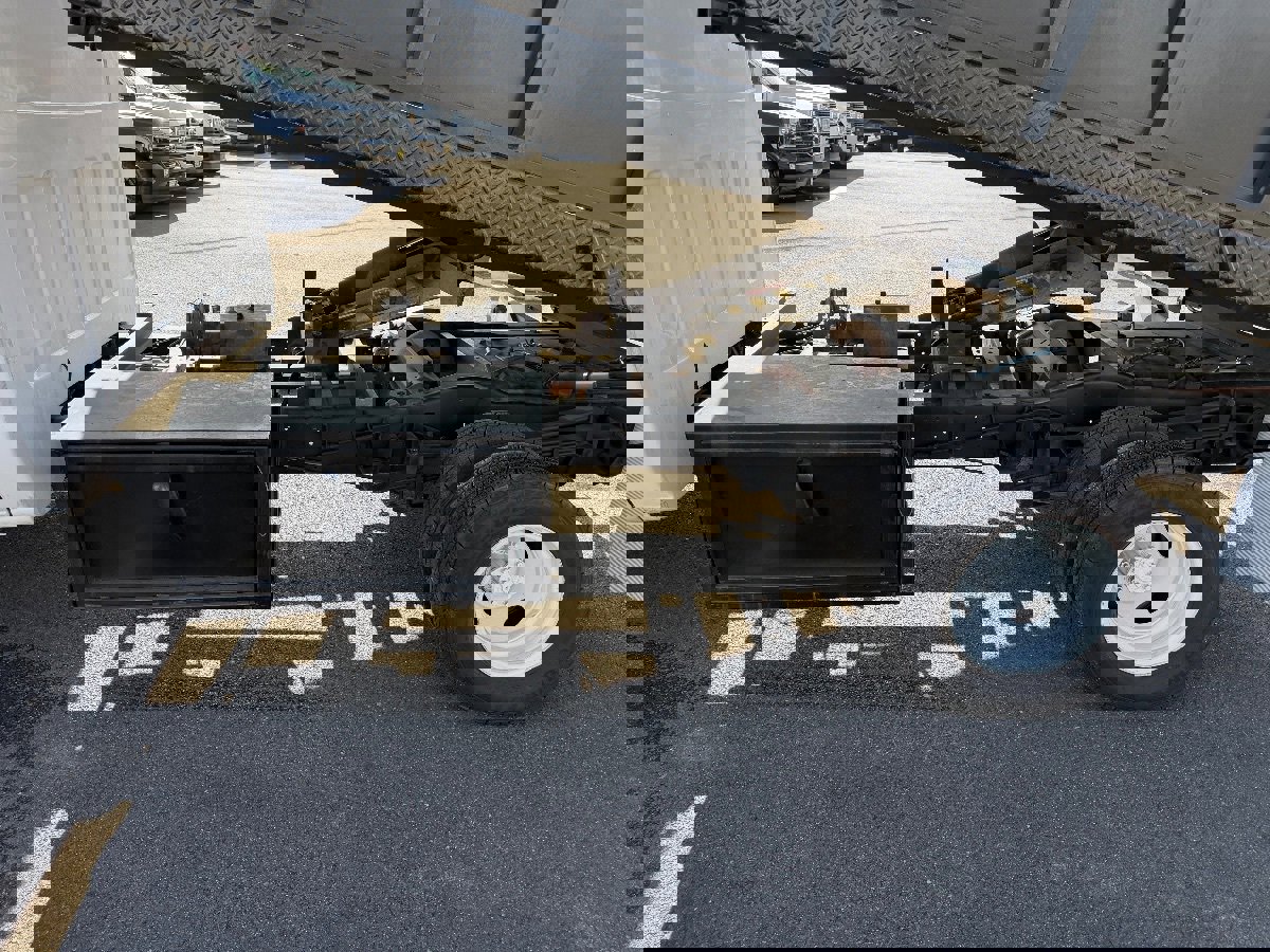 Used 2018 Ford E-450 and Econoline 450 Super Duty w/ Power Windows & Locks Group RWD image 4