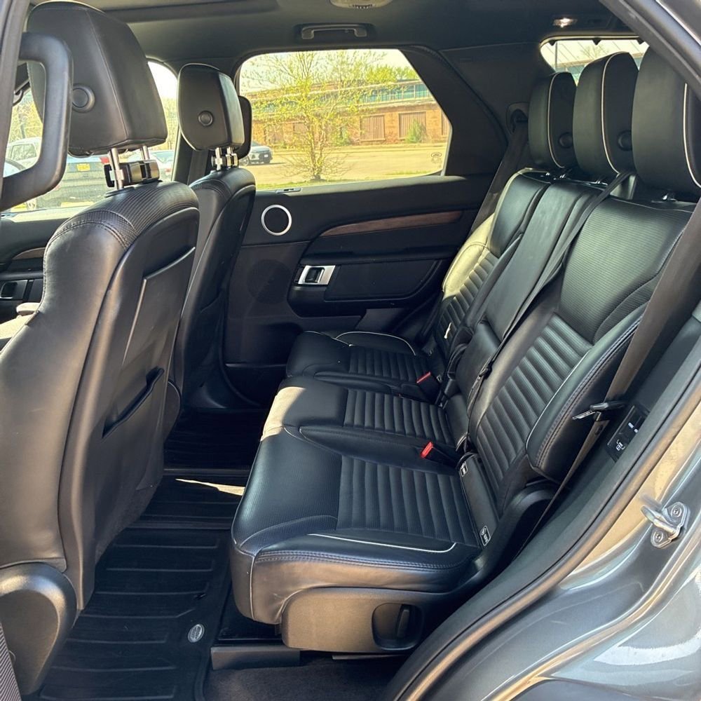 Used 2018 Land Rover Discovery HSE AWD/4WD image 14