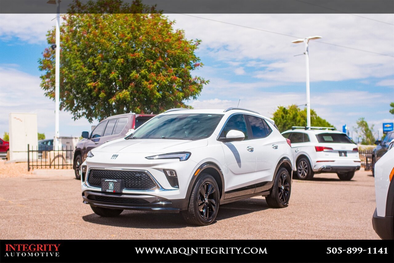 Used 2024 Buick Encore GX Sport Touring image 3