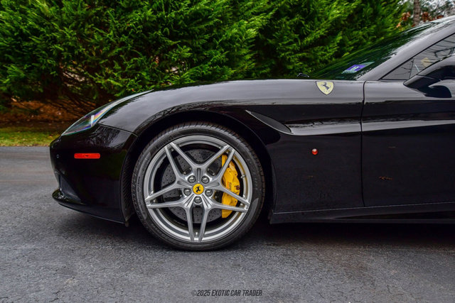 Used 2016 Ferrari California T RWD image 4