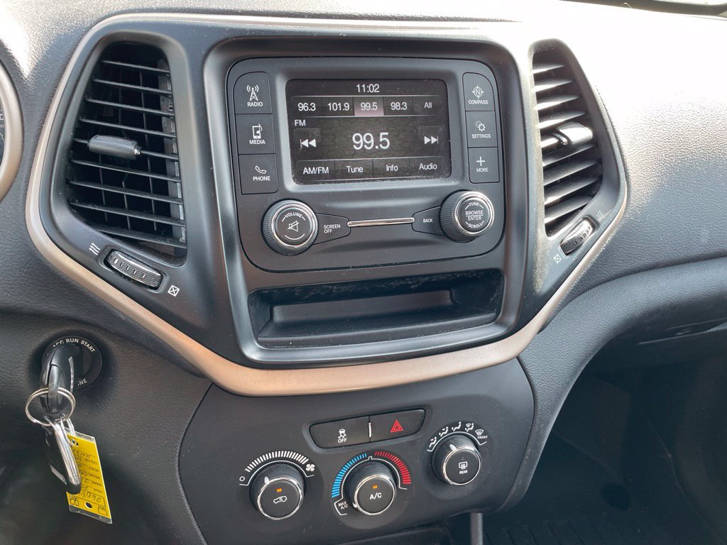 Used 2017 Jeep Cherokee Sport FWD image 23