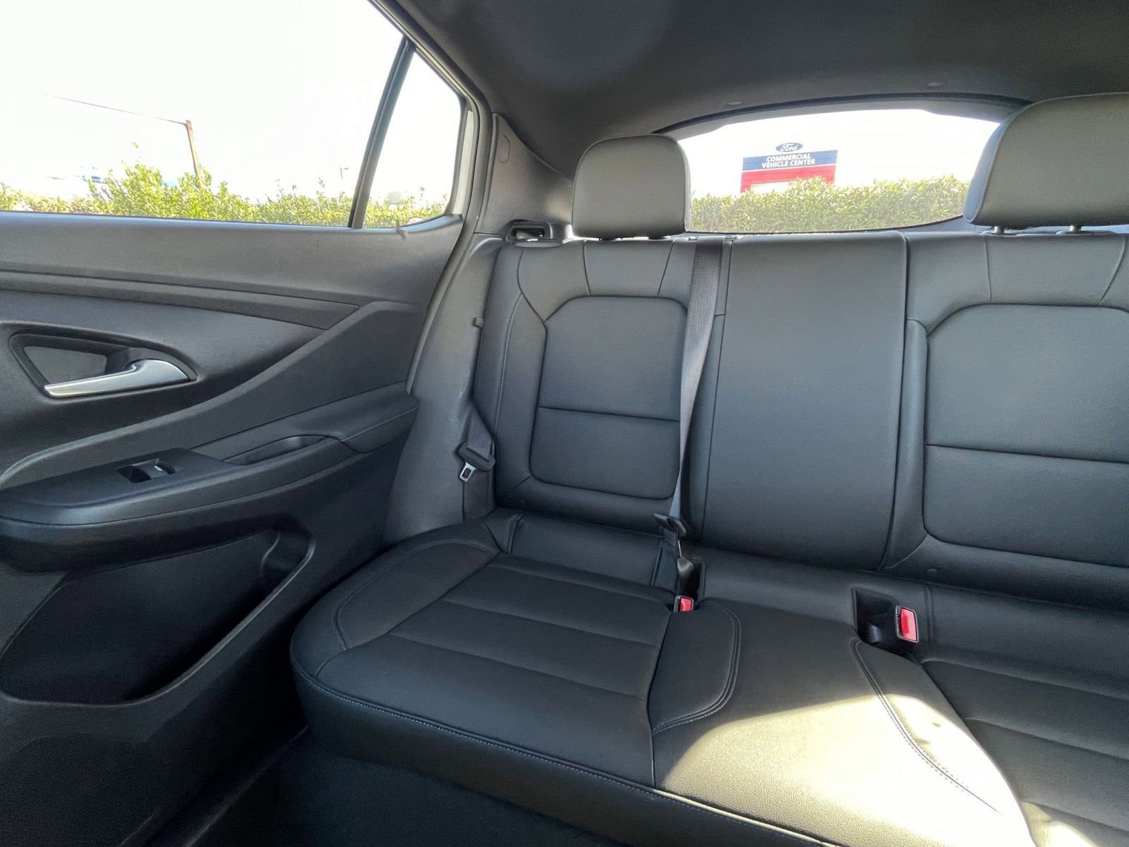 Used 2025 Buick Envista Sport Touring image 38