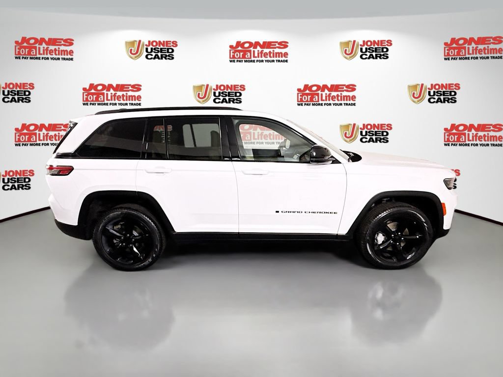 Used 2023 Jeep Grand Cherokee Limited w/ Luxury Tech Group II AWD/4WD image 18