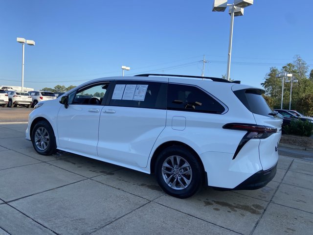 Used 2023 Toyota Sienna LE FWD image 8