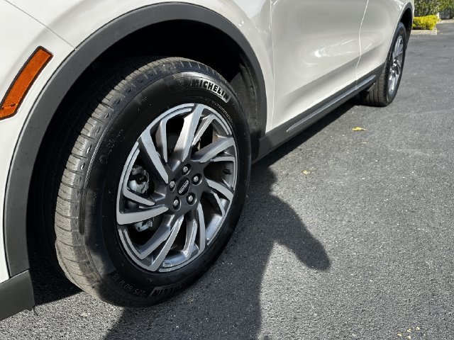 Certified 2023 Lincoln Corsair AWD w/ Equipment Group 101A image 12