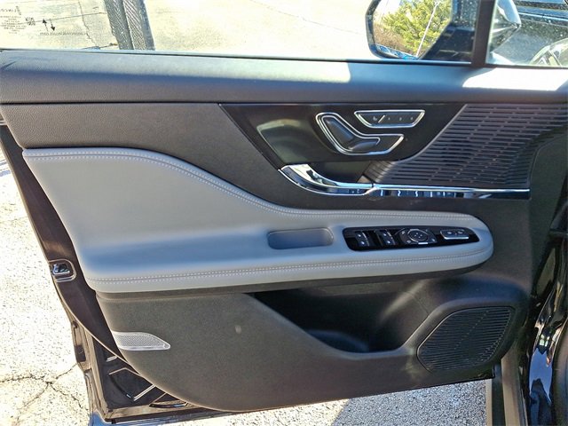 Used 2022 Lincoln Corsair AWD w/ Equipment Group 101A image 12