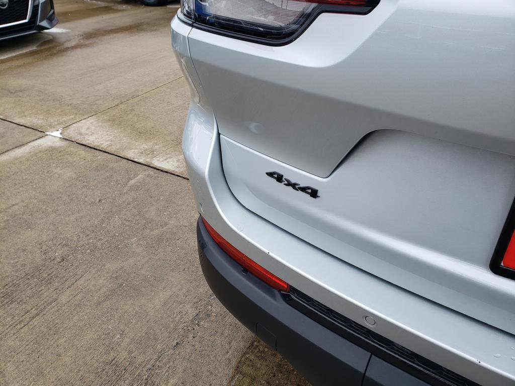 Used 2023 Jeep Grand Cherokee L Laredo image 14