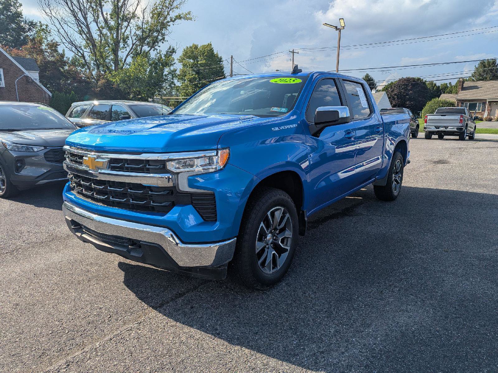 Used 2025 Chevrolet Silverado 1500 LT AWD/4WD image 3