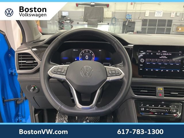 Used 2025 Volkswagen Taos SE image 10