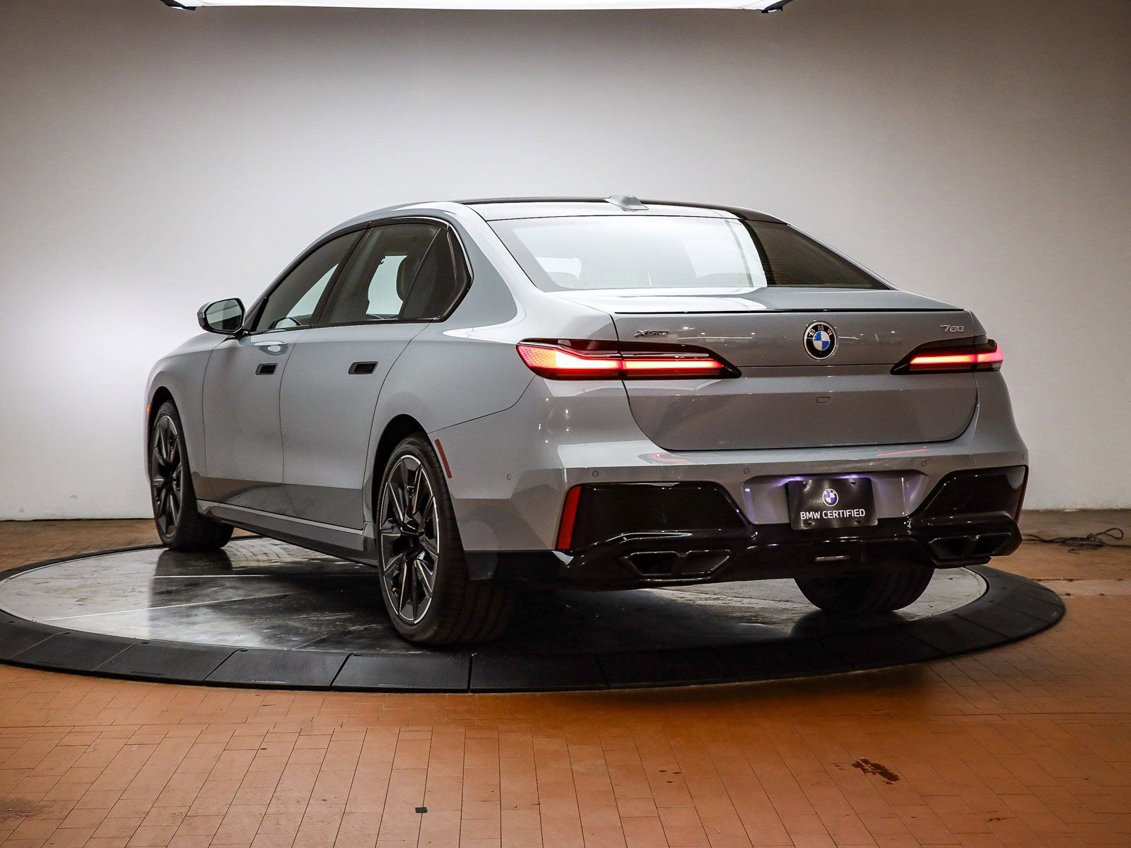 Certified 2023 BMW 760i xDrive w/ Parking Assistance Package image 3