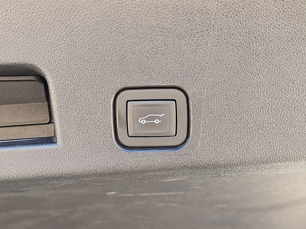 Used 2025 GMC Acadia Elevation image 14