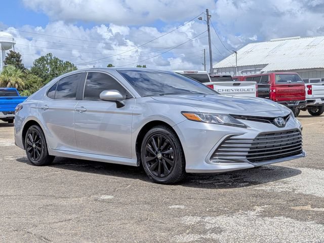 Used 2024 Toyota Camry LE FWD image 2