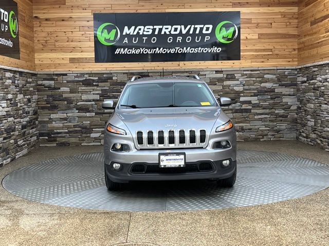 Used 2017 Jeep Cherokee Latitude w/ Cold Weather Group AWD/4WD image 3