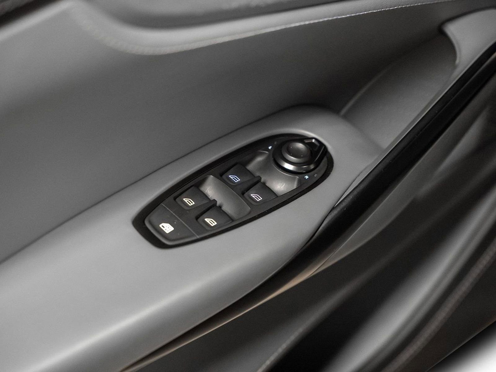Used 2021 Aston Martin DBX image 54