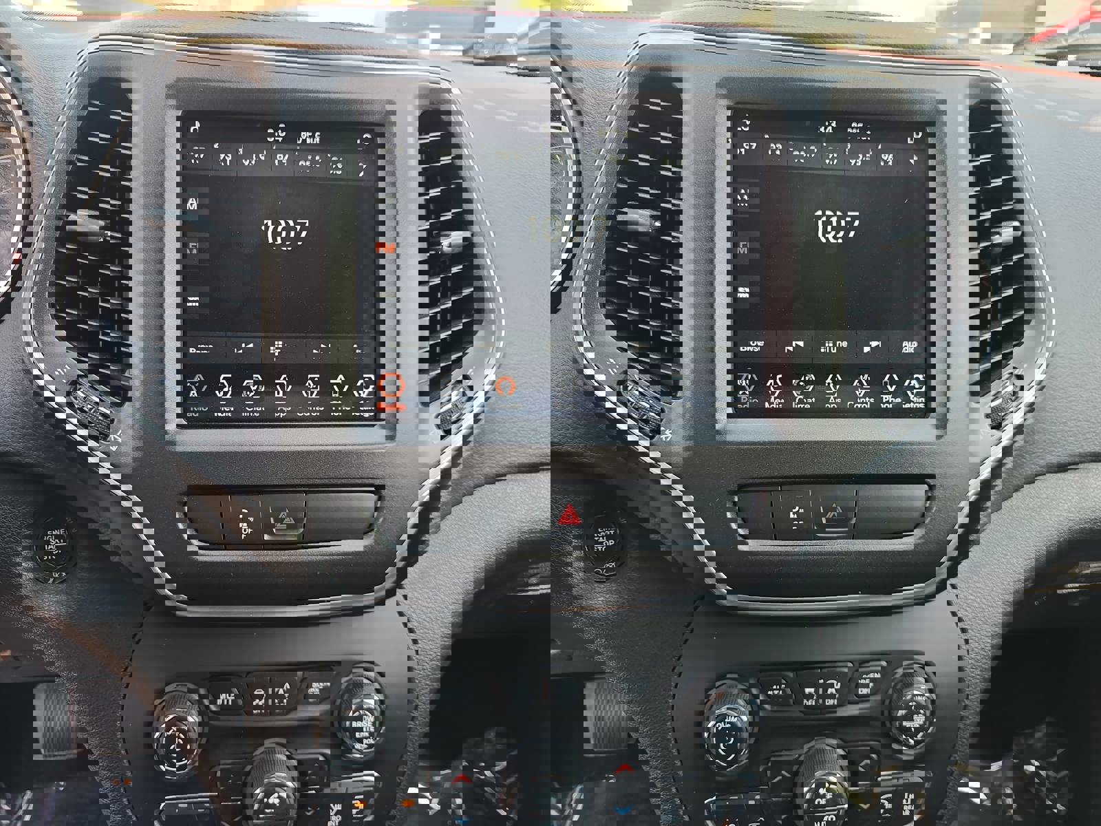 Used 2020 Jeep Cherokee Trailhawk w/ Cold Weather Group image 22