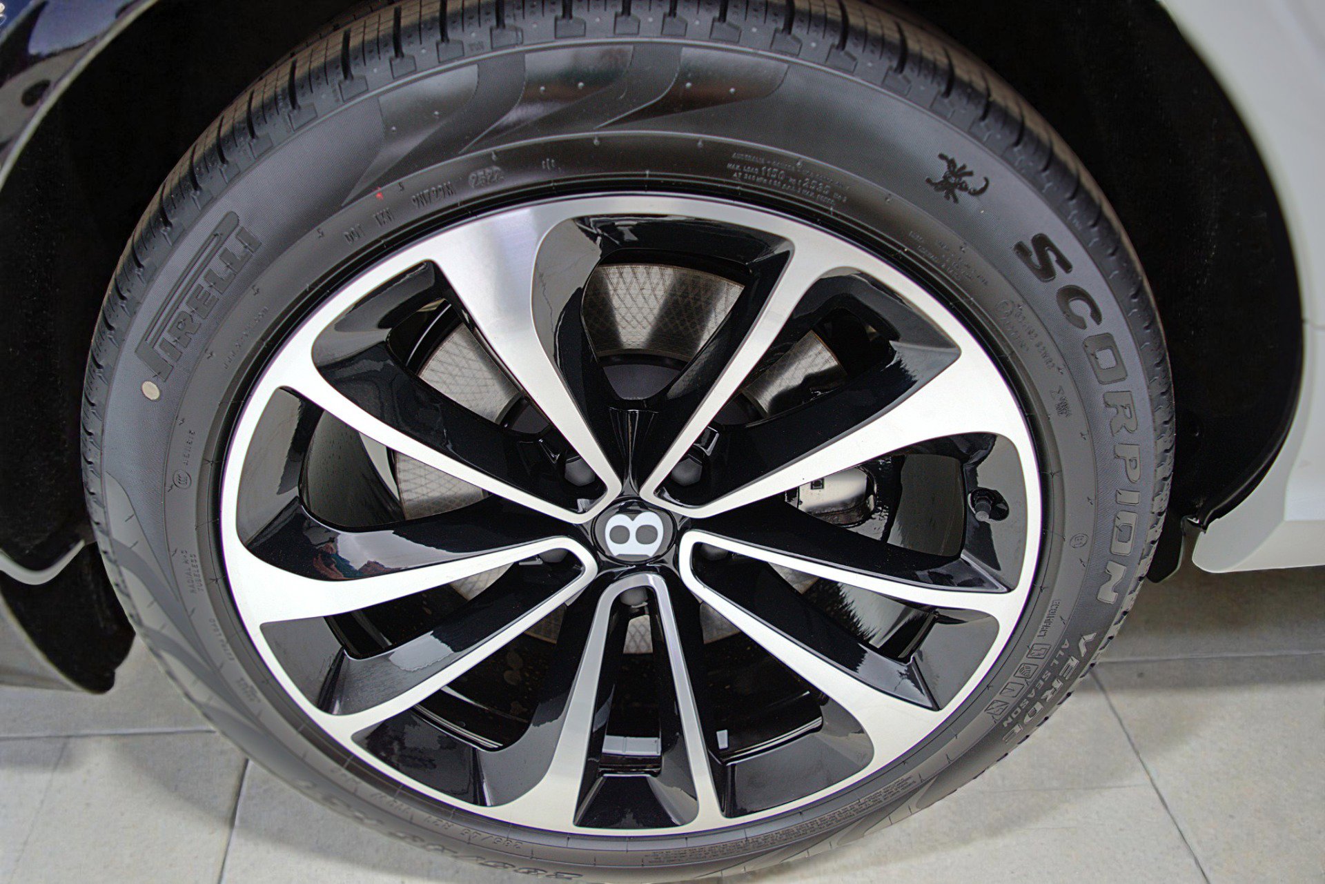 Used 2023 Bentley Bentayga Extended Wheelbase image 53