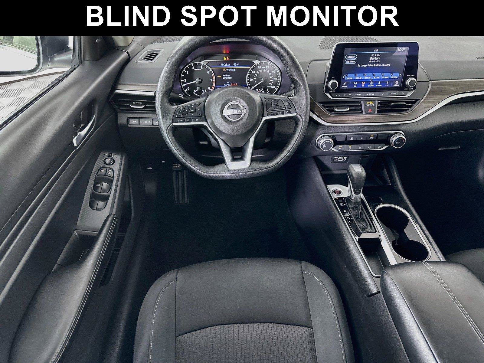 Used 2024 Nissan Altima 2.5 SV FWD image 2