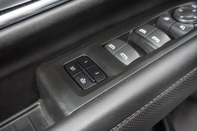 Used 2022 GMC Yukon SLT w/ SLT Premium Package image 15