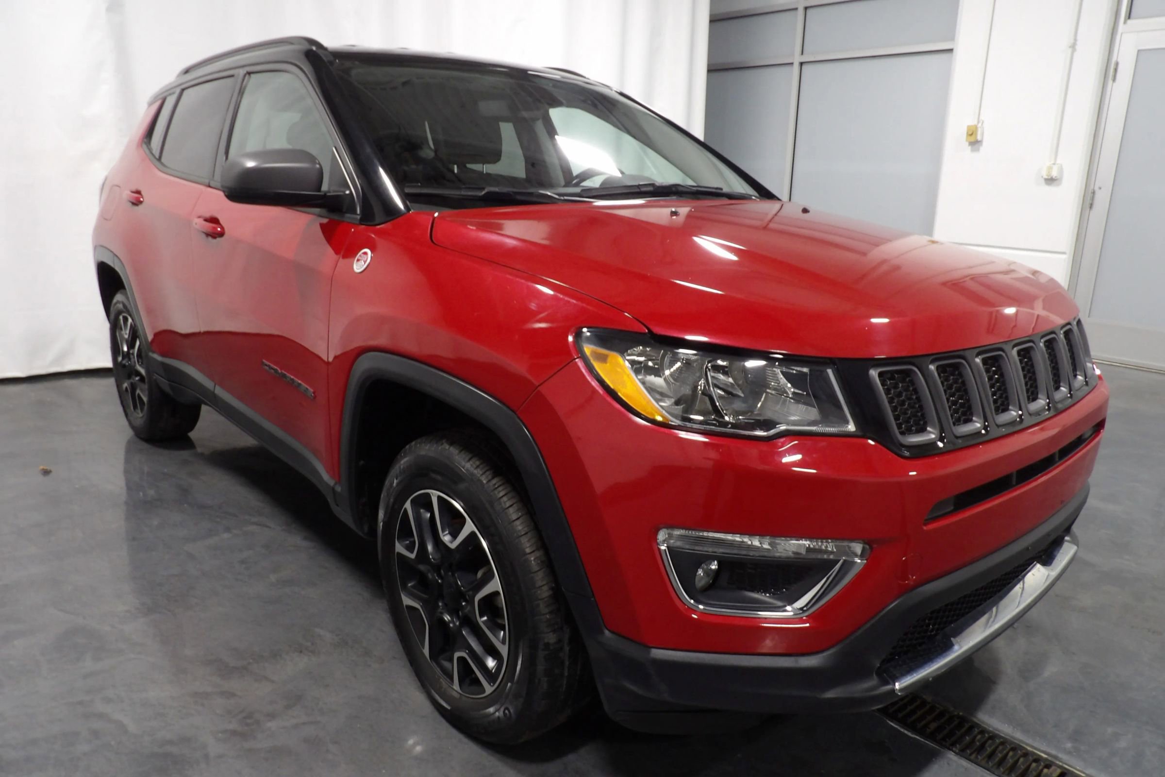 Used 2020 Jeep Compass Trailhawk image 2