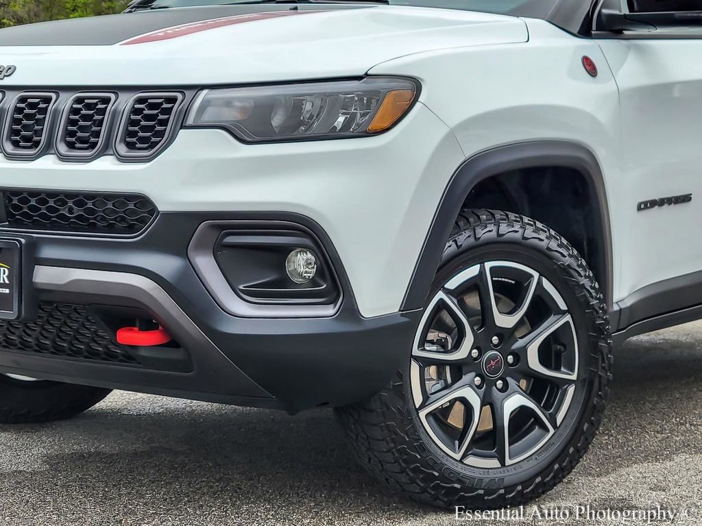 Used 2025 Jeep Compass Trailhawk AWD/4WD video 3