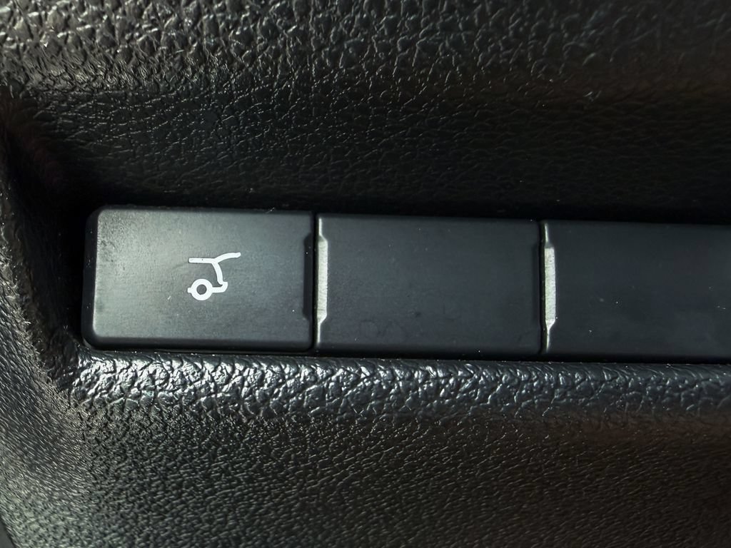 Used 2018 Ford Explorer Limited AWD/4WD image 19
