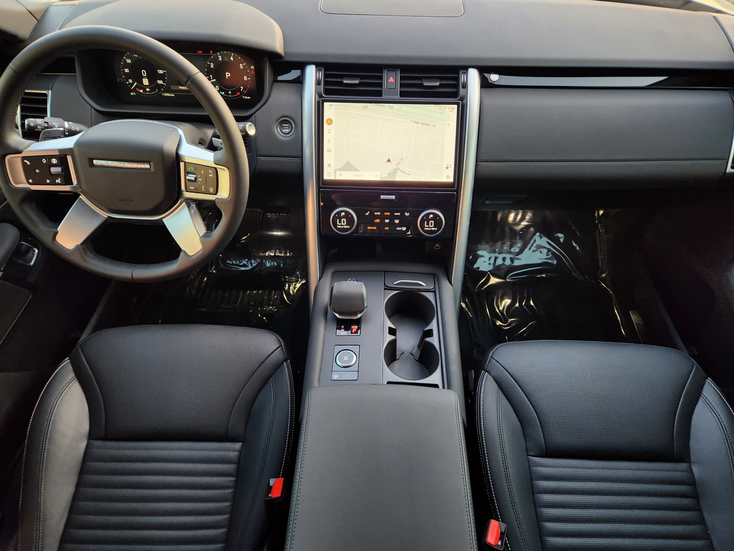 Certified 2025 Land Rover Discovery S AWD/4WD image 23