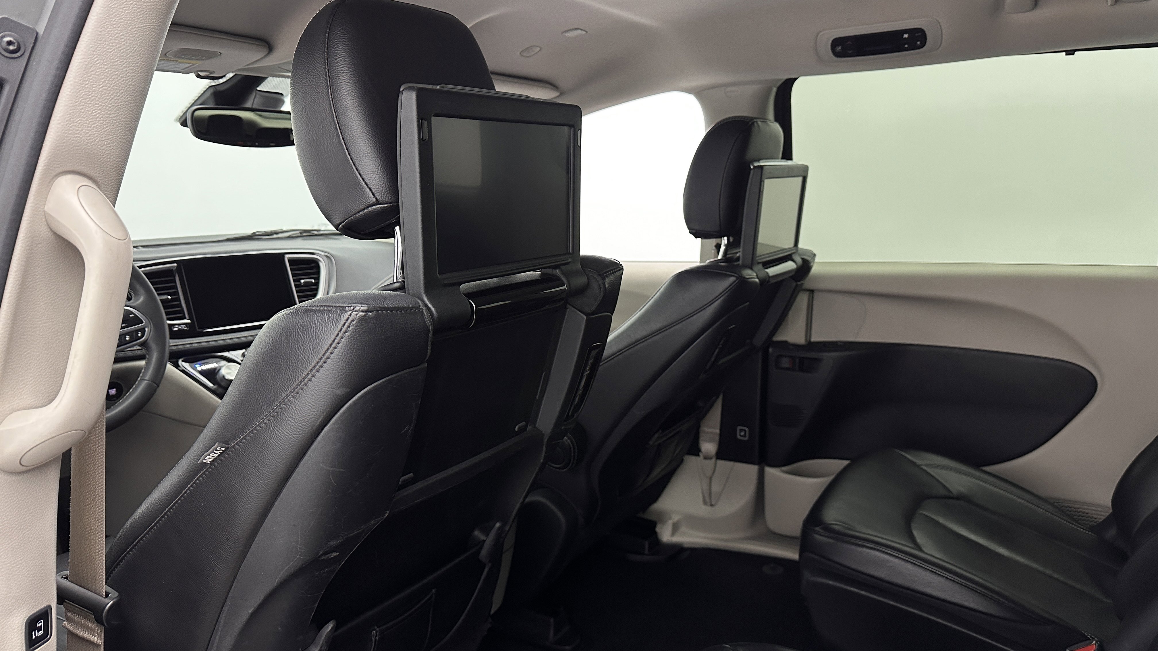 Used 2022 Chrysler Pacifica Touring-L w/ Uconnect Theater Family Group FWD image 31
