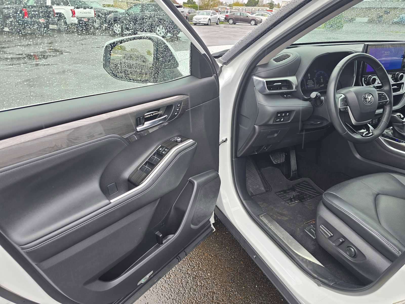 Used 2024 Toyota Highlander Platinum AWD/4WD image 22