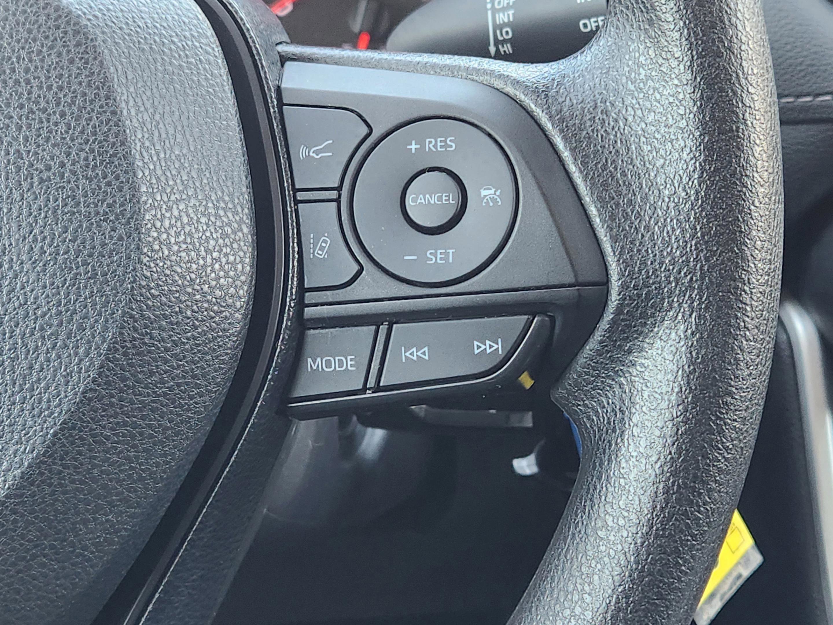 Used 2021 Toyota RAV4 LE w/ Carpet Mat Package (TMS) image 29