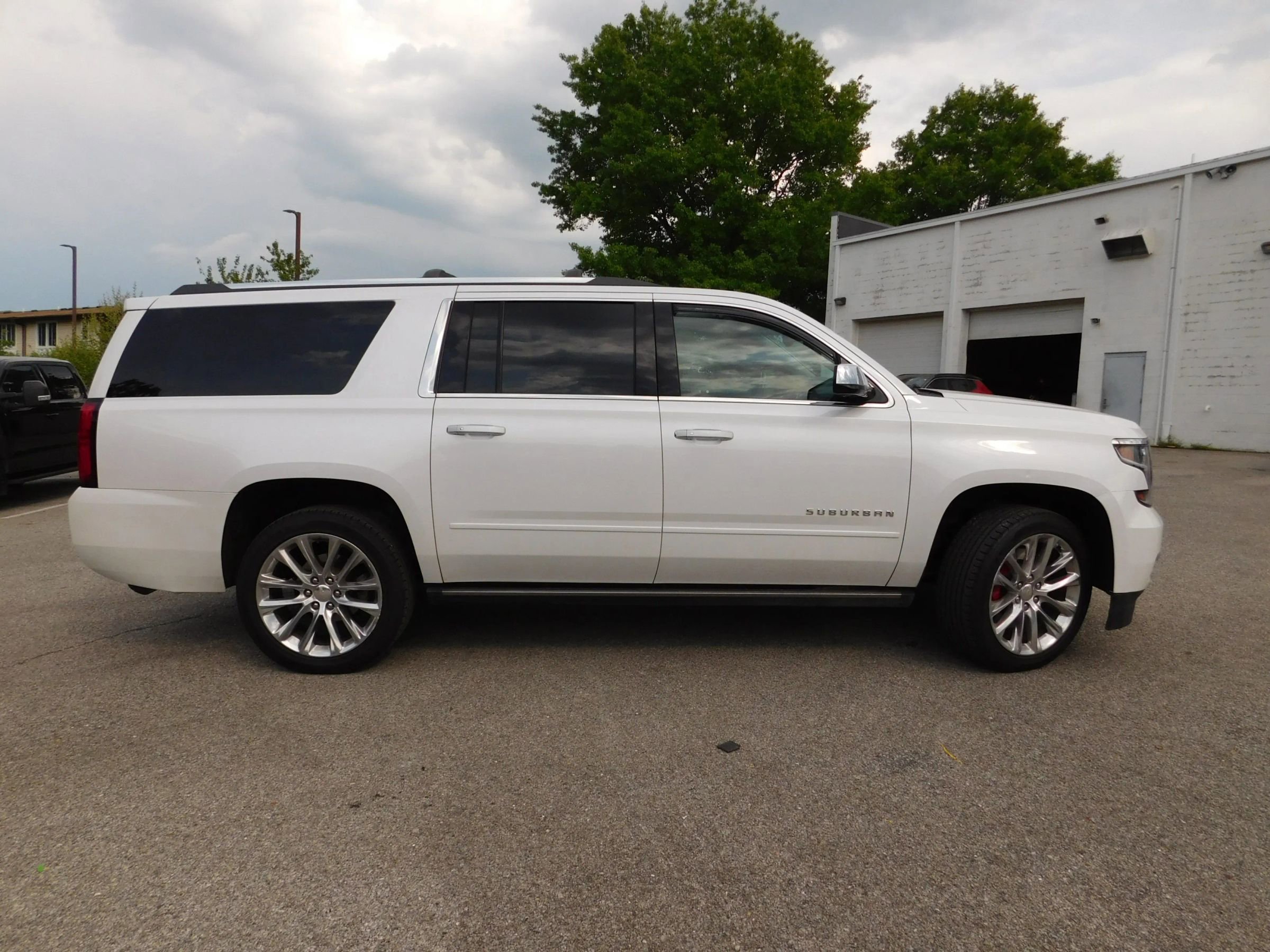 Used 2019 Chevrolet Suburban Premier w/ Premier Plus Edition AWD/4WD image 4