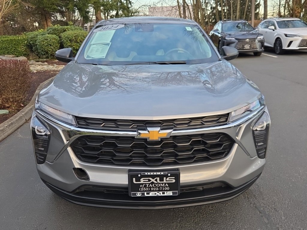 Used 2024 Chevrolet Trax LS w/ Driver Confidence Package image 9