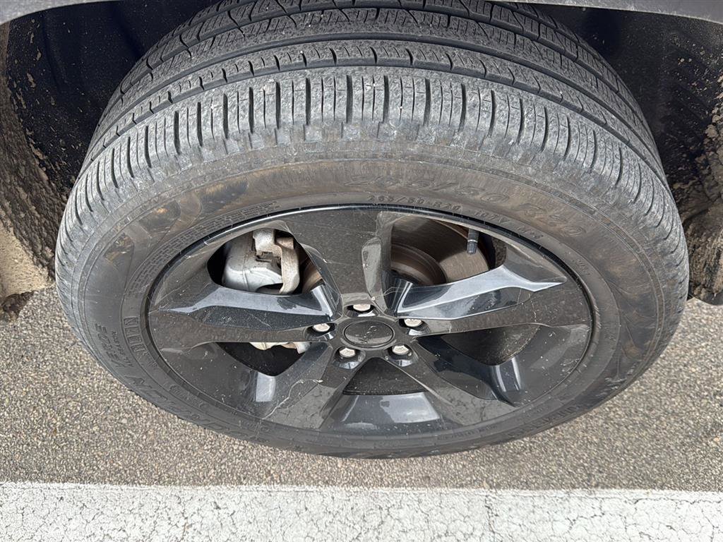 Used 2024 Jeep Grand Cherokee Limited w/ Black Appearance Package image 2