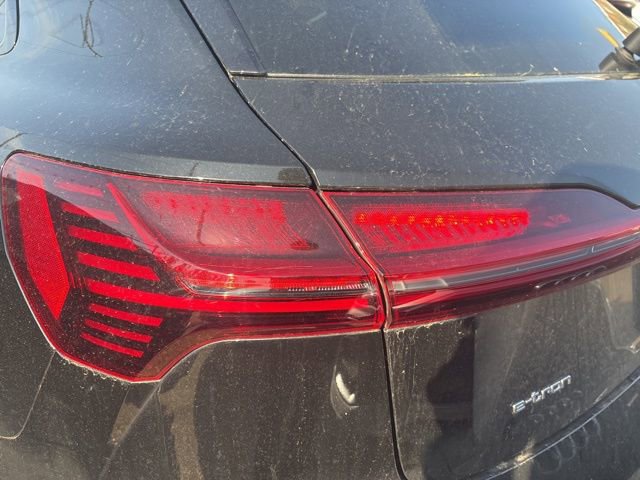 Used 2023 Audi e-tron Premium w/ Convenience Plus Package AWD/4WD image 6