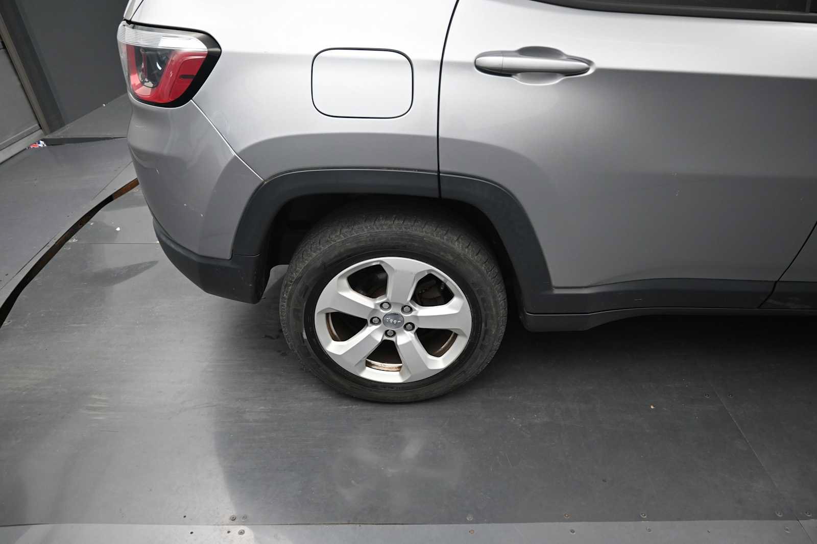 Used 2018 Jeep Compass Latitude w/ Popular Equipment Group AWD/4WD image 10
