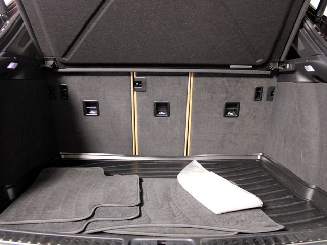 Certified 2023 Porsche Macan AWD/4WD image 23