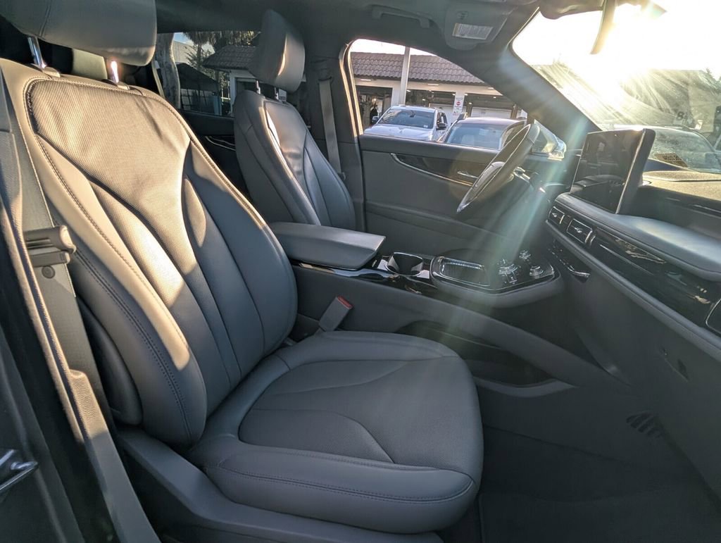 Certified 2022 Lincoln Nautilus Reserve image 17