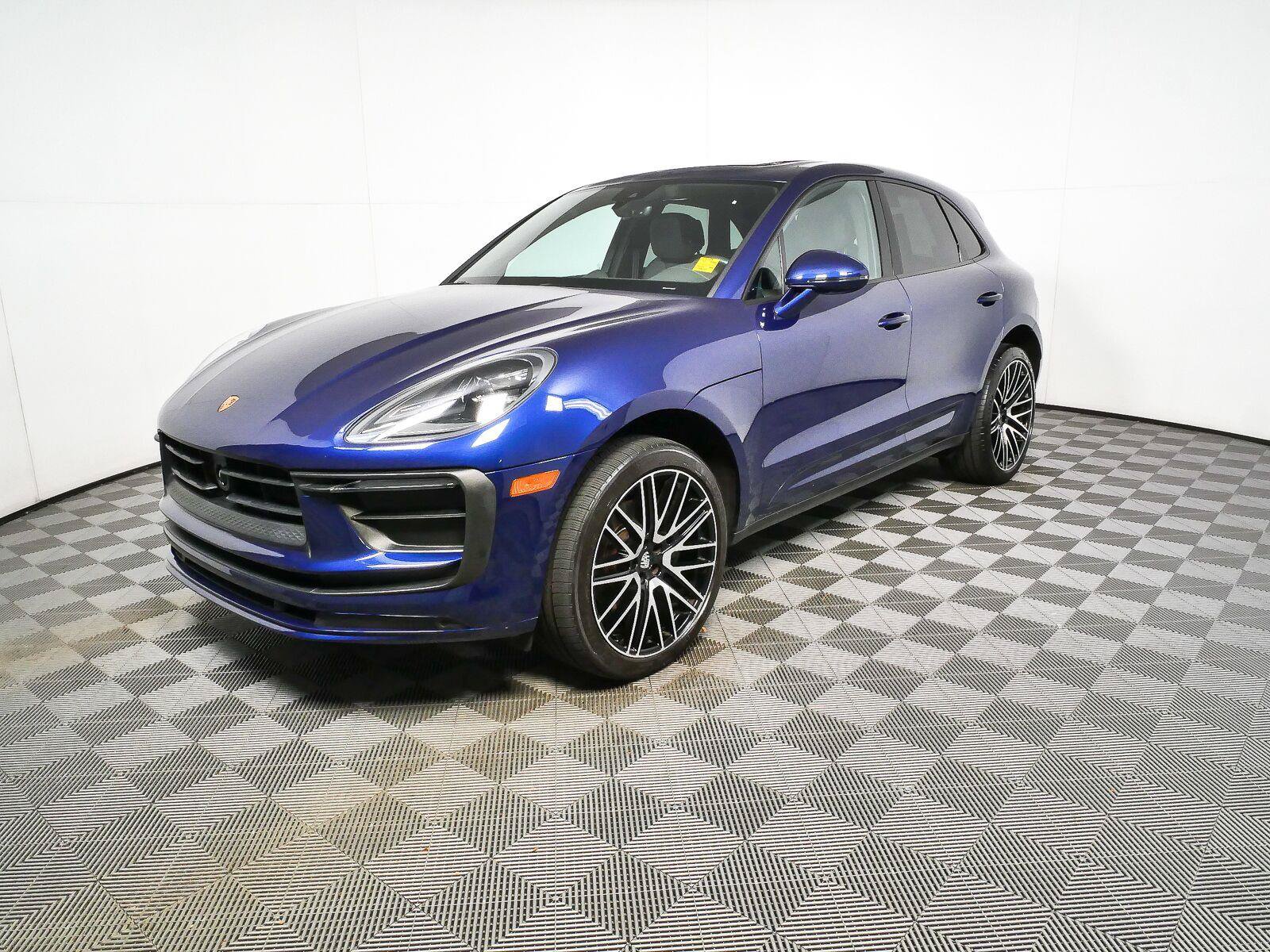 Used 2025 Porsche Macan Turbo AWD/4WD image 35