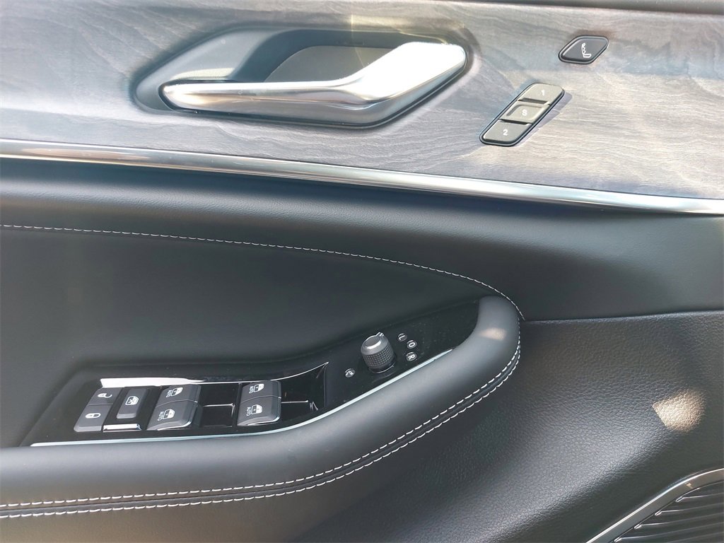 New 2024 Jeep Grand Cherokee Overland w/ Luxury Tech Group IV image 27