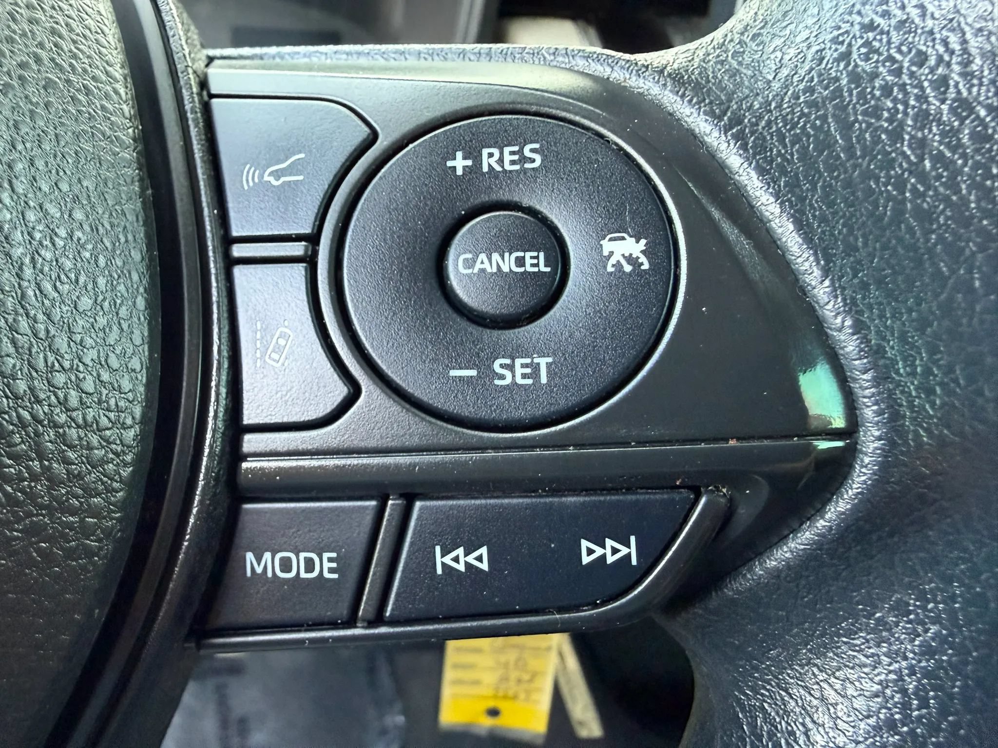 Used 2022 Toyota Corolla LE FWD image 29