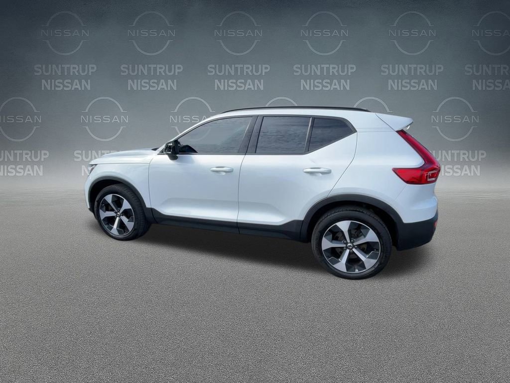 Used 2023 Volvo XC40 B5 Plus w/ Protection Package Premier image 40