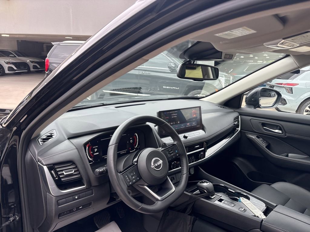 Used 2024 Nissan Rogue SL FWD image 12