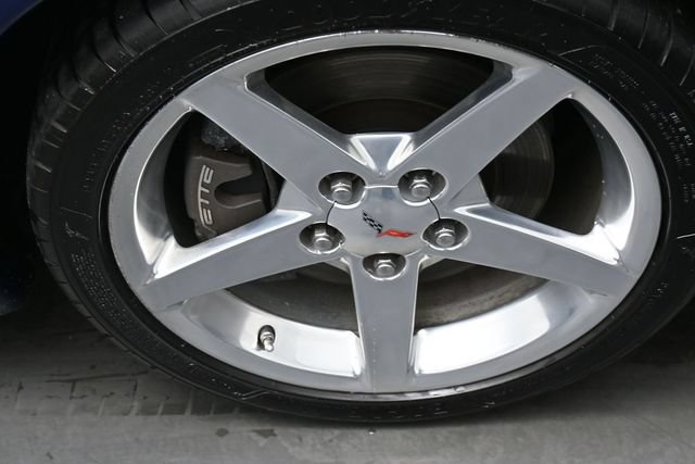 Used 2005 Chevrolet Corvette Coupe w/ Preferred Equipment Group RWD image 23