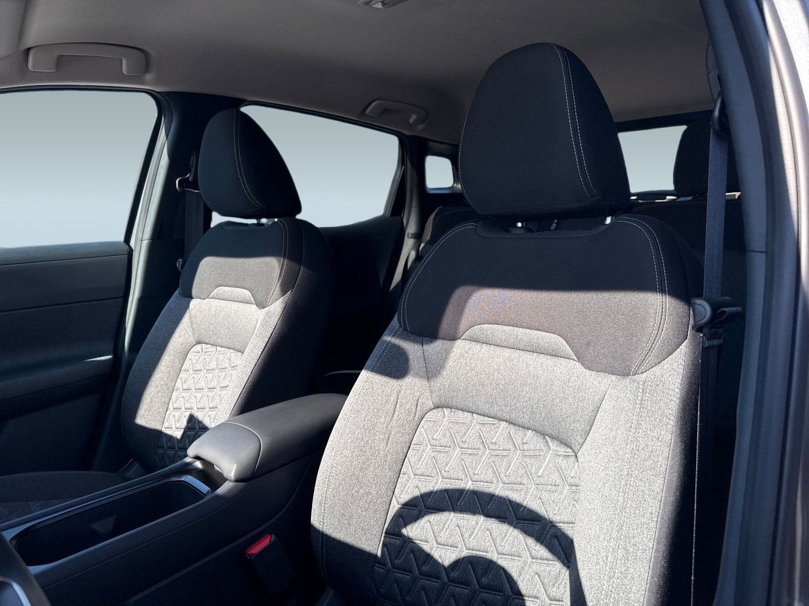 Used 2025 Nissan Kicks SV image 23