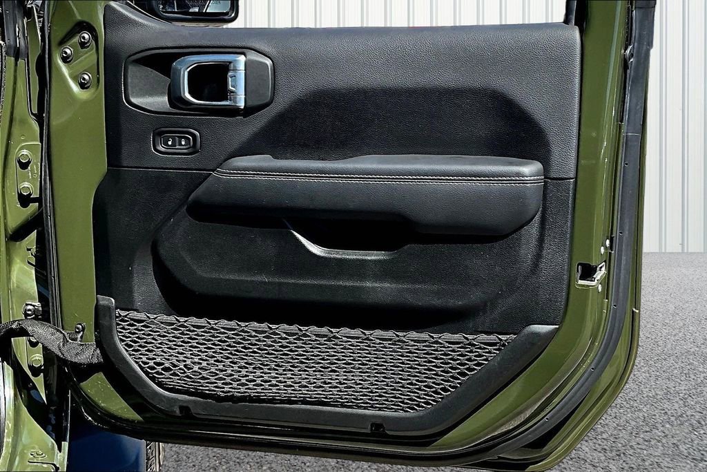 Used 2022 Jeep Wrangler Unlimited Sahara w/ Cold Weather Group AWD/4WD image 27