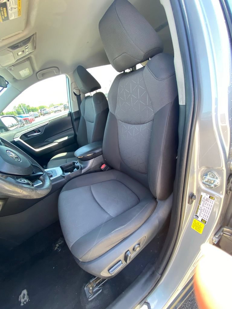 Used 2021 Toyota RAV4 XLE FWD image 11