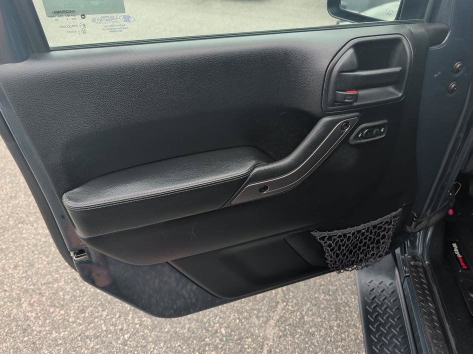 Used 2018 Jeep Wrangler Unlimited Sahara AWD/4WD image 16