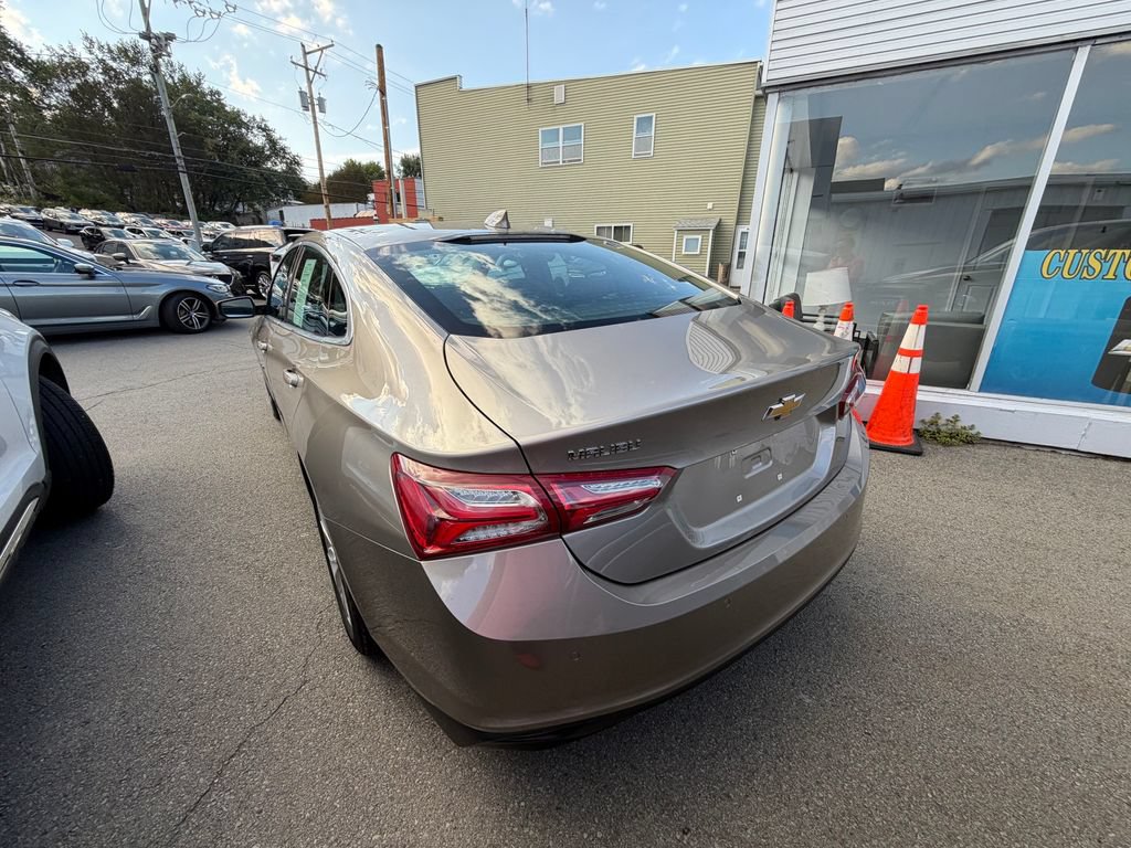 Used 2022 Chevrolet Malibu LT FWD image 3